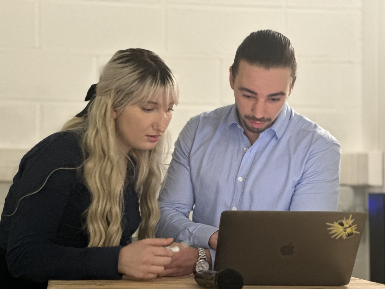 Etudiants Epitech Digital School préparant leur soutenance à HEC Paris